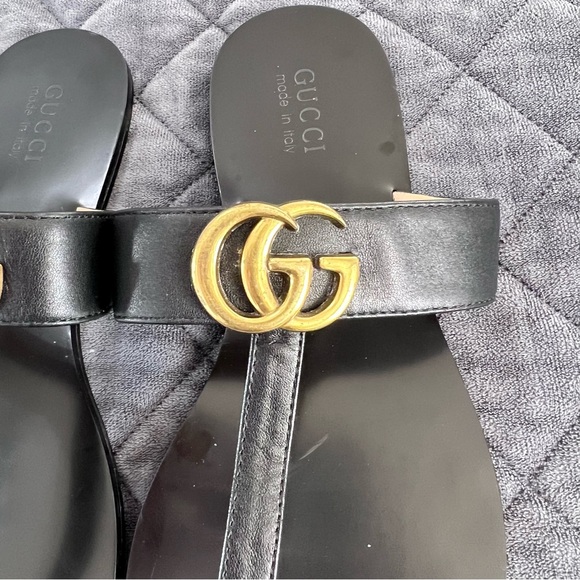 Gucci Sandals Women Size 42 or 12 GG Black Gold Leather Thong Shoe Flat T strap - Picture 5 of 13